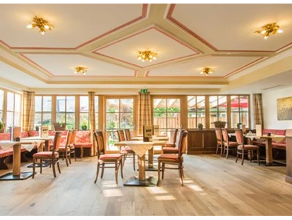 Hundehotel - Pools: Schwimmteich - Restaurant S'Körberl - Familien und Vitalhotel Mühlpointhof ***S