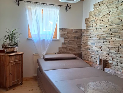 Hundehotel - Pools: Schwimmteich - Power Napping Sway Liege - Familien und Vitalhotel Mühlpointhof ***S