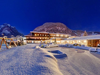 Hundehotel - Pools: Schwimmteich - Wintertraum - Familien und Vitalhotel Mühlpointhof ***S