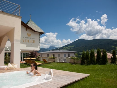 Hundehotel - Doggies: 3 Doggies - Sonnenhotel Adler mit Dolomitenblick - Sonnenhotel Adler Nature Spa Adults only