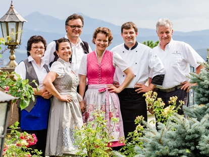 Hundehotel - Doggies: 3 Doggies - Familie Rabensteiner - Ihre Gastgeber - Sonnenhotel Adler Nature Spa Adults only