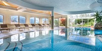 Hundehotel - Adults only - Schwimmbad mit Blick auf die Dolomiten - Sonnenhotel Adler Nature Spa Adults only
