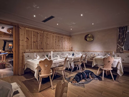 Hundehotel - Doggies: 3 Doggies - Unsere Zirmstube - Sonnenhotel Adler Nature Spa Adults only