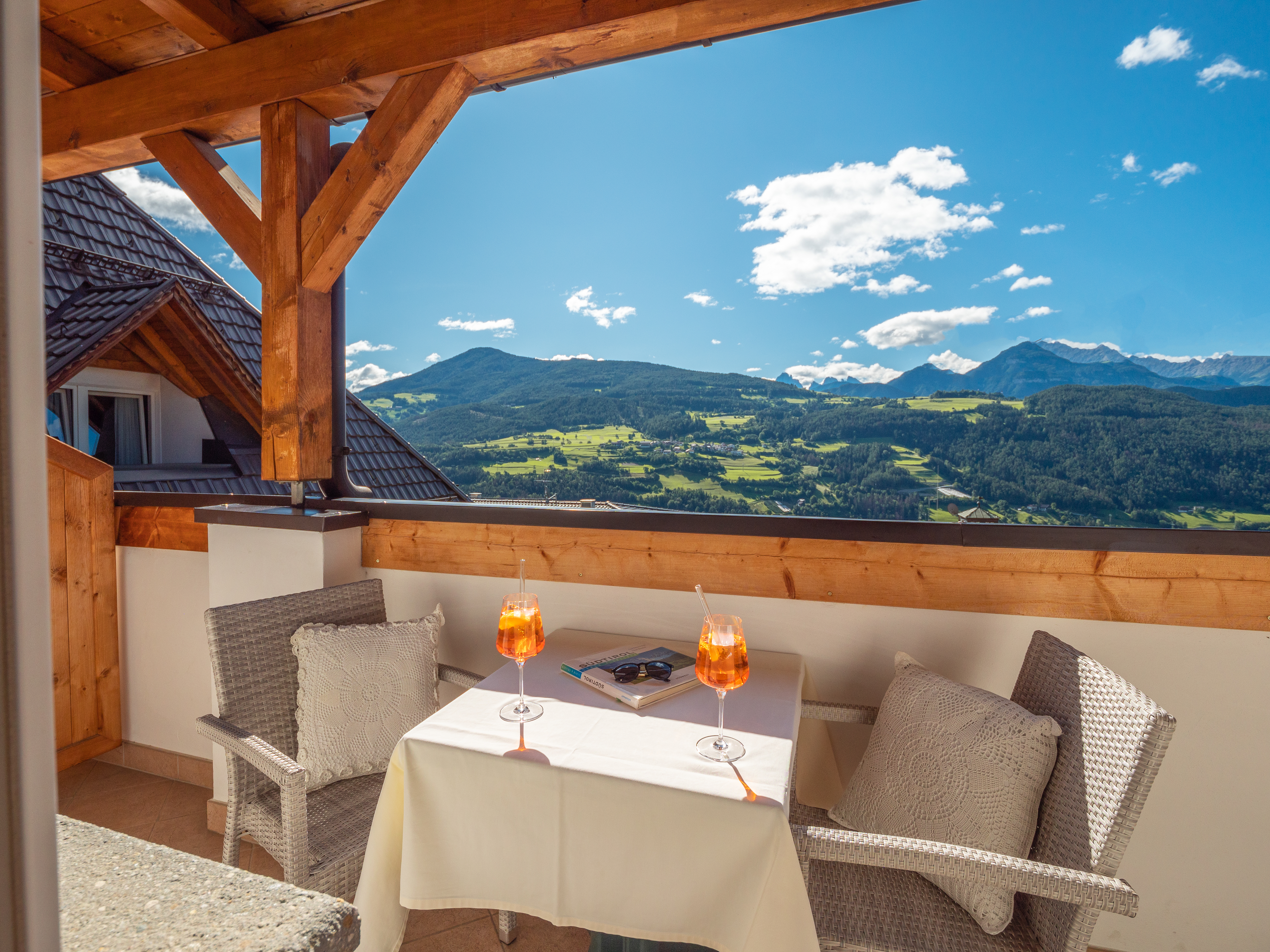 Urlaub-mit-Hund: Ausblick vom Zimmer - Sonnenhotel Adler Nature Spa Adults only - Urlaub mit Hund, Wohnen | Schlafen