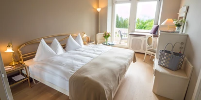 Hundehotel - Verpflegung: Frühstück - Vella - Wo Fin de Siècle-Grandezza auf modernen Komfort trifft und der Blick aus dem Fenster und von den Sonnenbalkonen ein Naturspektakel offenbart, da ist Ihr Zuhause auf Zeit. - Schweizerhof Flims, Romantik Hotel