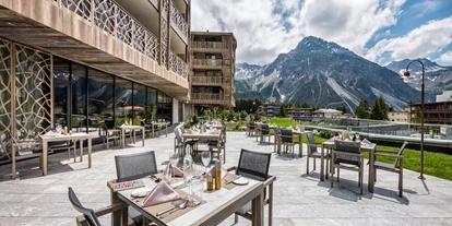 Hundehotel - Verpflegung: Frühstück - Vella - Restaurant Terrasse - Valsana Hotel Arosa