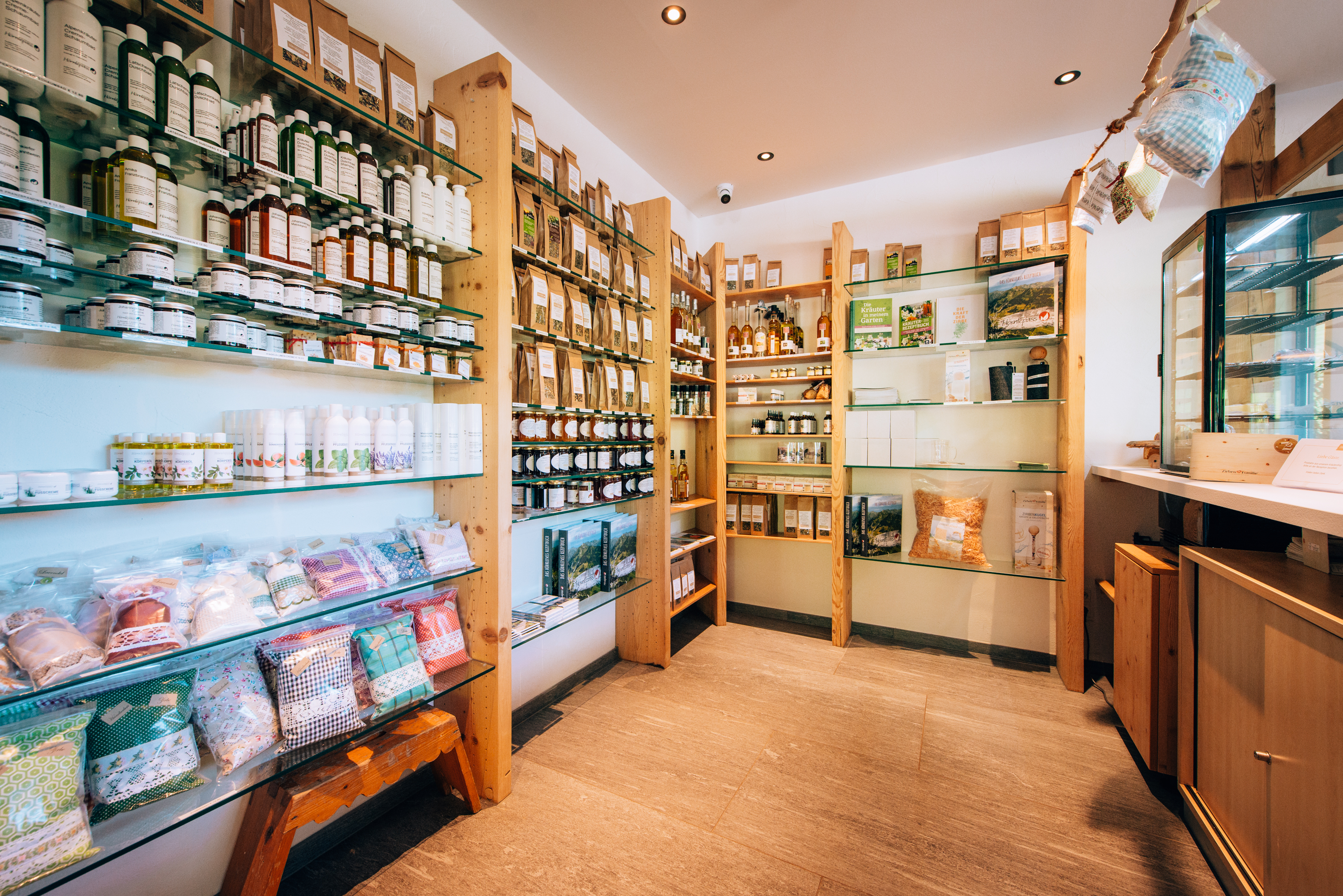 Urlaub-mit-Hund: Kräutershop  - Alpengasthof Hörnlepass - Haus | Umgebung