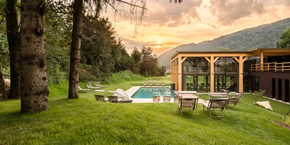 Hundehotel - Pools: Schwimmteich - Hotel Pustertalerhof