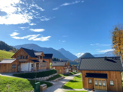 Hundehotel - Pools: Schwimmteich - Aussenansicht Narzissendorf Zloam - Narzissendorf Zloam