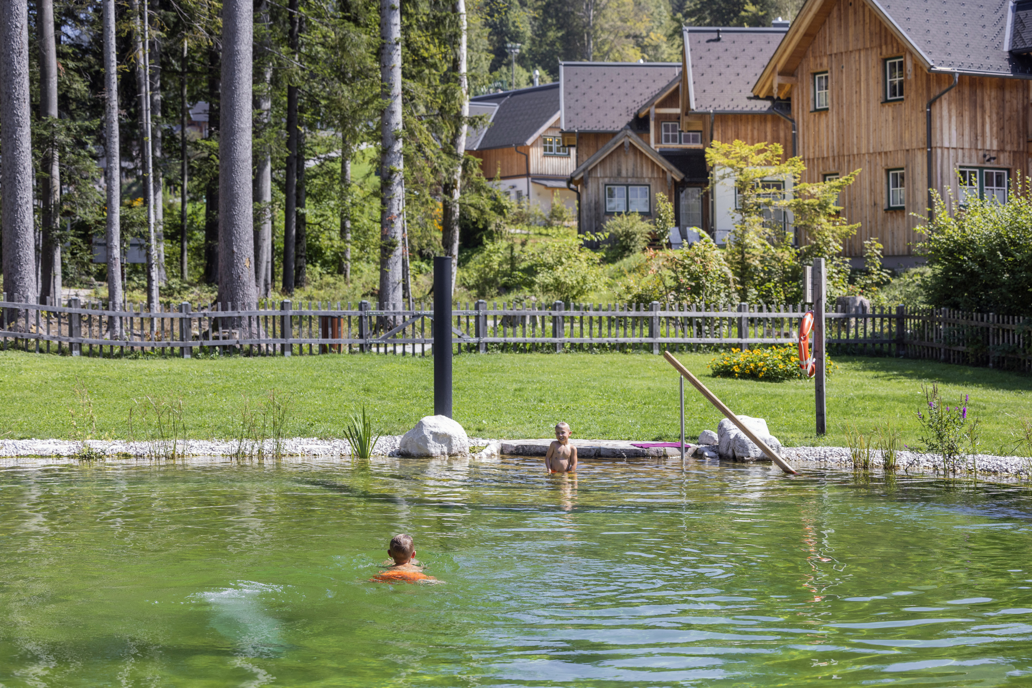 Urlaub-mit-Hund: Schwimmteich Narzissendorf Zloam - Narzissendorf Zloam