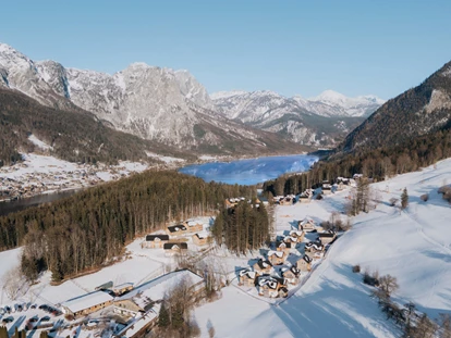 Hundehotel - Pools: Schwimmteich - Narzissendorf Zloam mit Reiterhof im Vordergrund - Narzissendorf Zloam