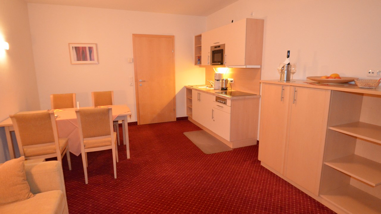 Aparthotel Almrösl Zimmerkategorien Hundestudio Almrose 1-5 Pers. 