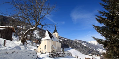 Hundehotel - Pools: Schwimmteich - Pfarrkirche Hüttschlag - Aparthotel Almrösl