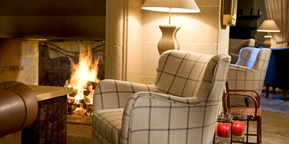 Hundehotel - WLAN - Saanenmöser - Hotelbar mit Kaminfeuer - GOLFHOTEL Les Hauts de Gstaad & SPA