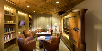 Hundehotel - WLAN - Saanenmöser - Fumoir mit Bibliothek - GOLFHOTEL Les Hauts de Gstaad & SPA