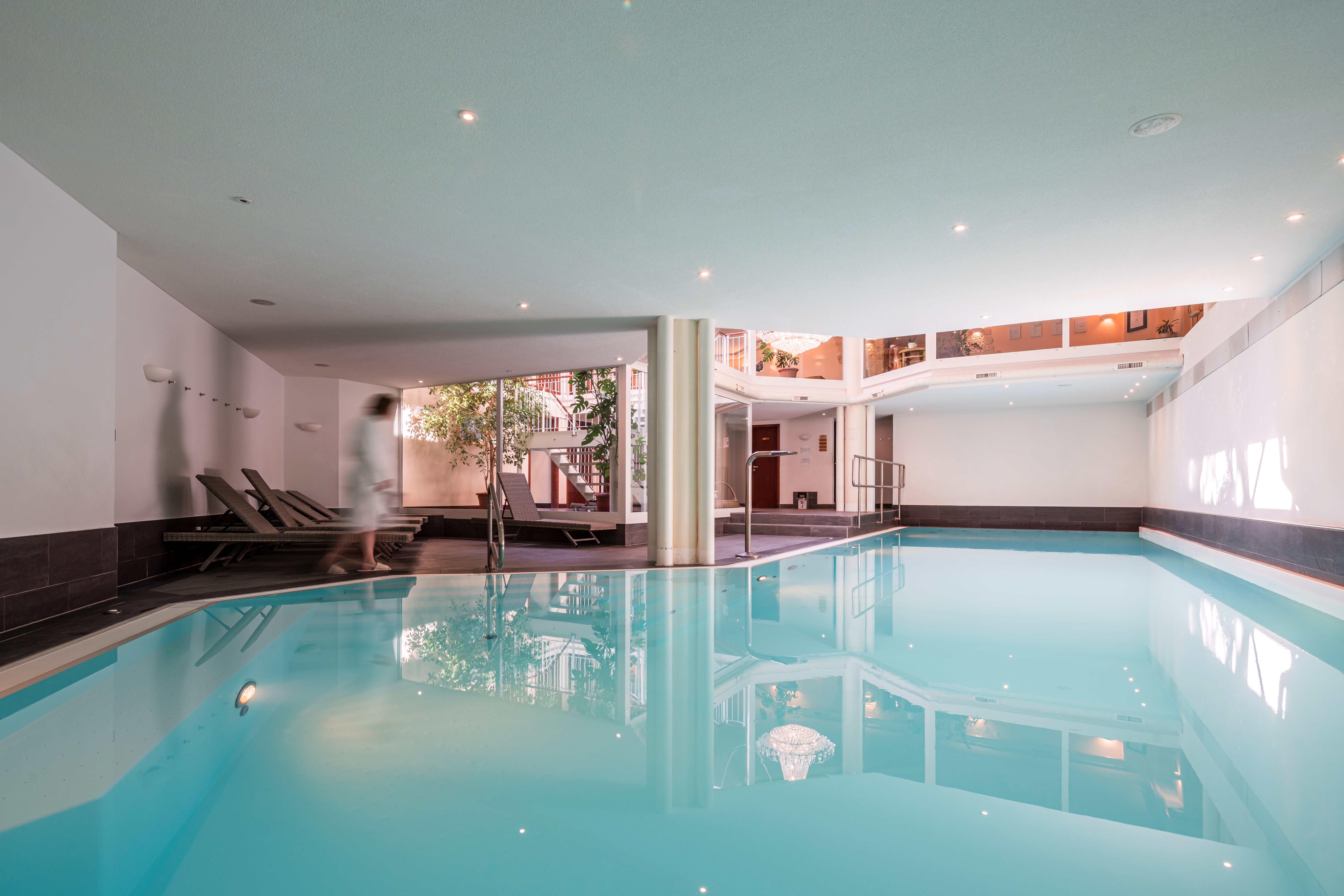 Urlaub-mit-Hund: Hotelpool - GOLFHOTEL Les Hauts de Gstaad & SPA