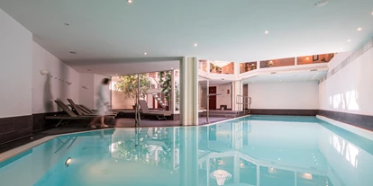 Hundehotel - WLAN - Saanenmöser - Hotelpool - GOLFHOTEL Les Hauts de Gstaad & SPA