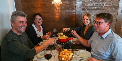 Hundehotel - Wellnessbereich - Arosa - Gemütlich Essen in der Dorfbeiz - Hotel Dischma