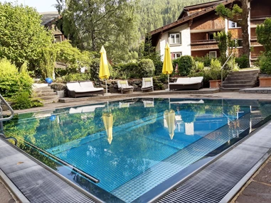 Urlaub-mit-Hund: Freibad  - Naturhotel Ortners Eschenhof