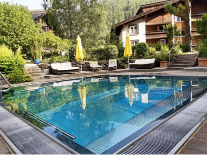 Hundehotel - Trink-/Fressnapf: an der Rezeption - Ossiach - Freibad  - Naturhotel Ortners Eschenhof