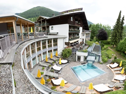Hundehotel - Trink-/Fressnapf: an der Rezeption - Ossiach - Silencium Wellness & SPA - Naturhotel Ortners Eschenhof