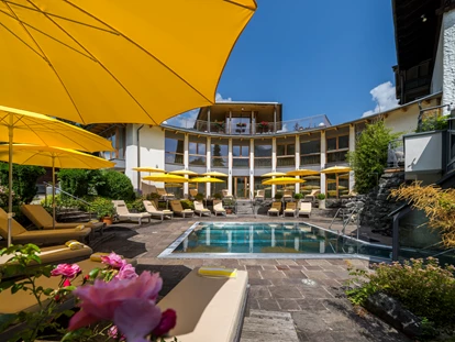 Hundehotel - Trink-/Fressnapf: an der Rezeption - Ossiach - Außenpool - Naturhotel Ortners Eschenhof