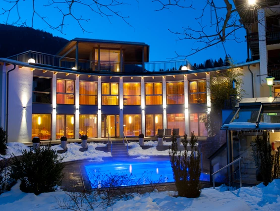 Urlaub-mit-Hund: Außenansicht Hotel - Naturhotel Ortners Eschenhof