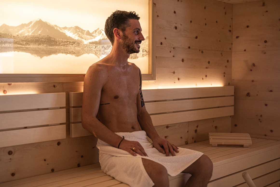 Urlaub-mit-Hund: Saunieren in der Finnischen Sauna oder der Biosauna - Hotel Johanna mitten im Ötztal - Wasser | Wellness, Wohnen | Schlafen