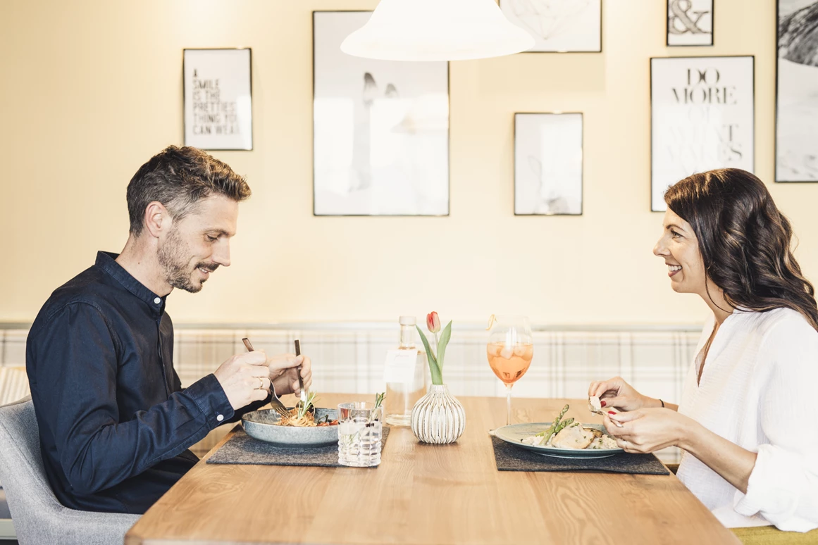 Urlaub-mit-Hund: Wir haben ein eigenes Restaurant für Gäste mit Hundekinder - Hotel Johanna mitten im Ötztal - Essen | Trinken, Urlaub mit Hund