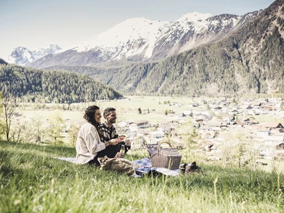 Hundehotel - Ladis - Picknick hoch über dem Ötztal - Hotel Johanna mitten im Ötztal