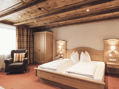 Urlaub-mit-Hund: ZImmerkategorie 2.0 - Hotel Johanna mitten im Ötztal - Wohnen | Schlafen
