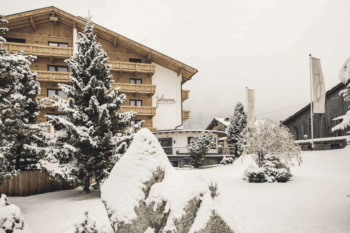 Urlaub-mit-Hund: Das Johanna im Winter - Hotel Johanna mitten im Ötztal - Haus | Umgebung