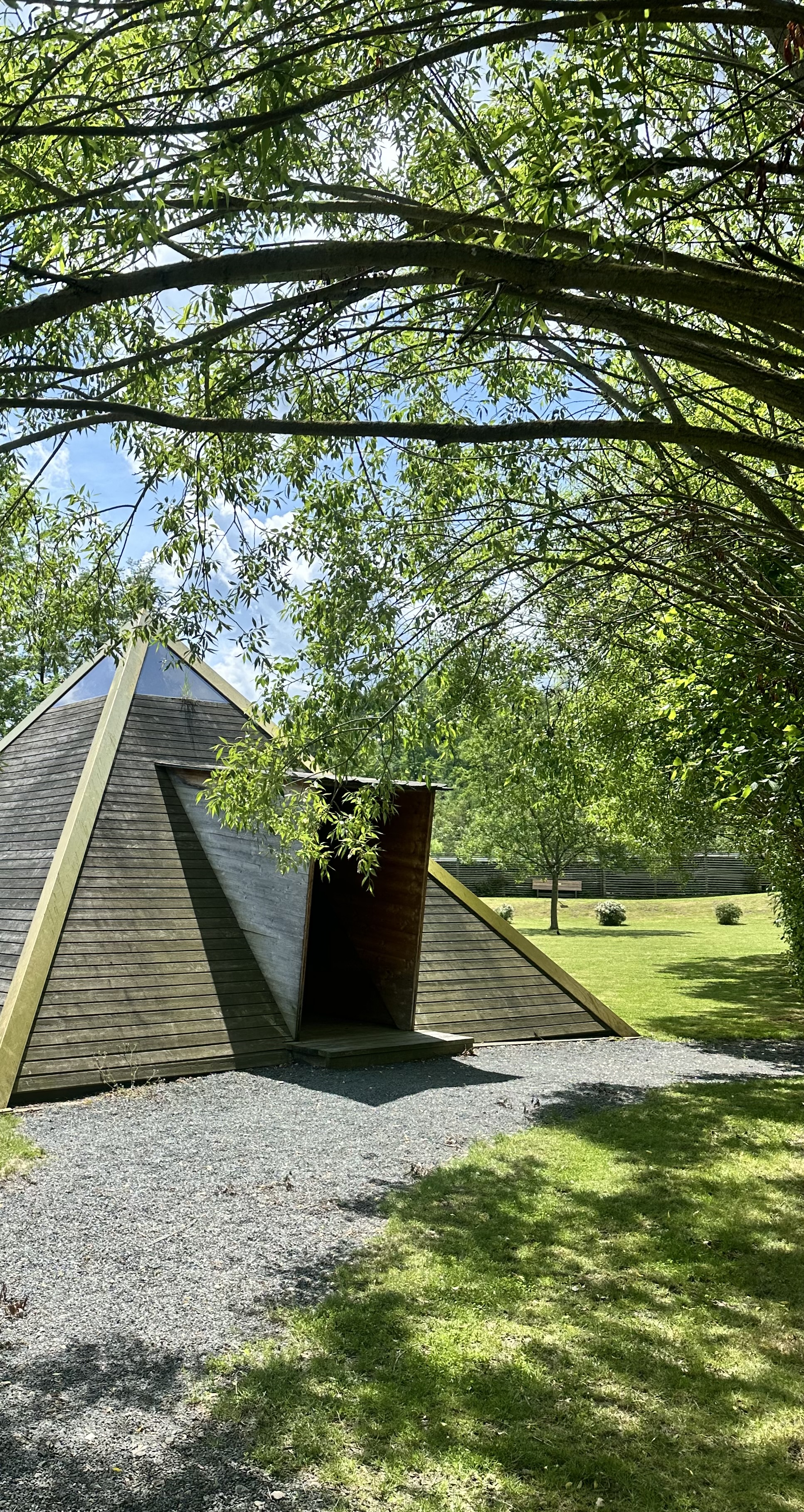 Urlaub-mit-Hund: Energiepyramide - Hotel-Restaurant Liebnitzmühle