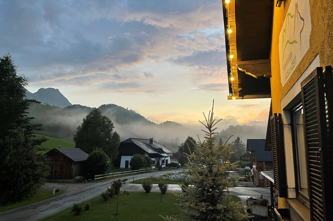 Ferienhaus mit Hund: Abendstimmung auf dem Balkon  - Alpenlodge AUSseeZEIT 