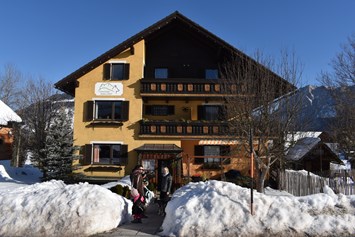 Ferienhaus mit Hund: Unser Feriendomicil im Schnee - Alpenlodge AUSseeZEIT 
