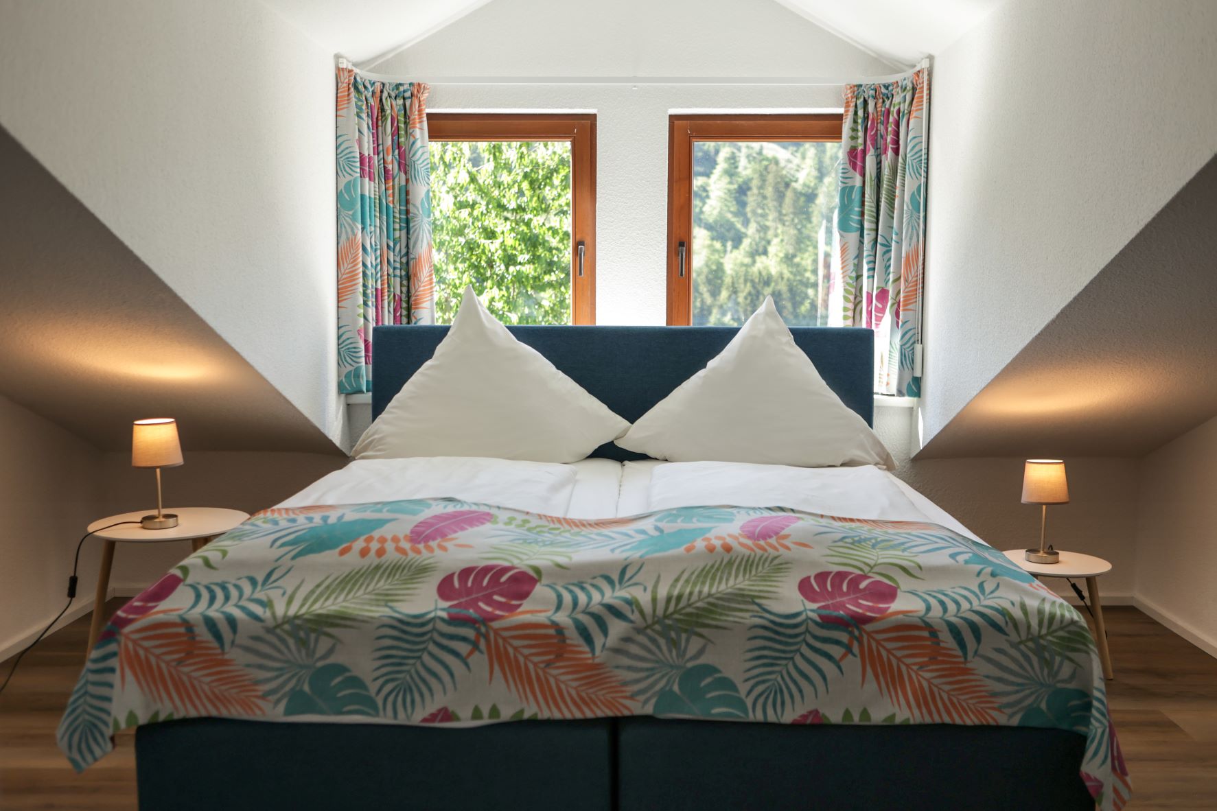 Urlaub-mit-Hund: Familienzimmer Deluxe - Landhotel Baumwipfel - Wohnen | Schlafen