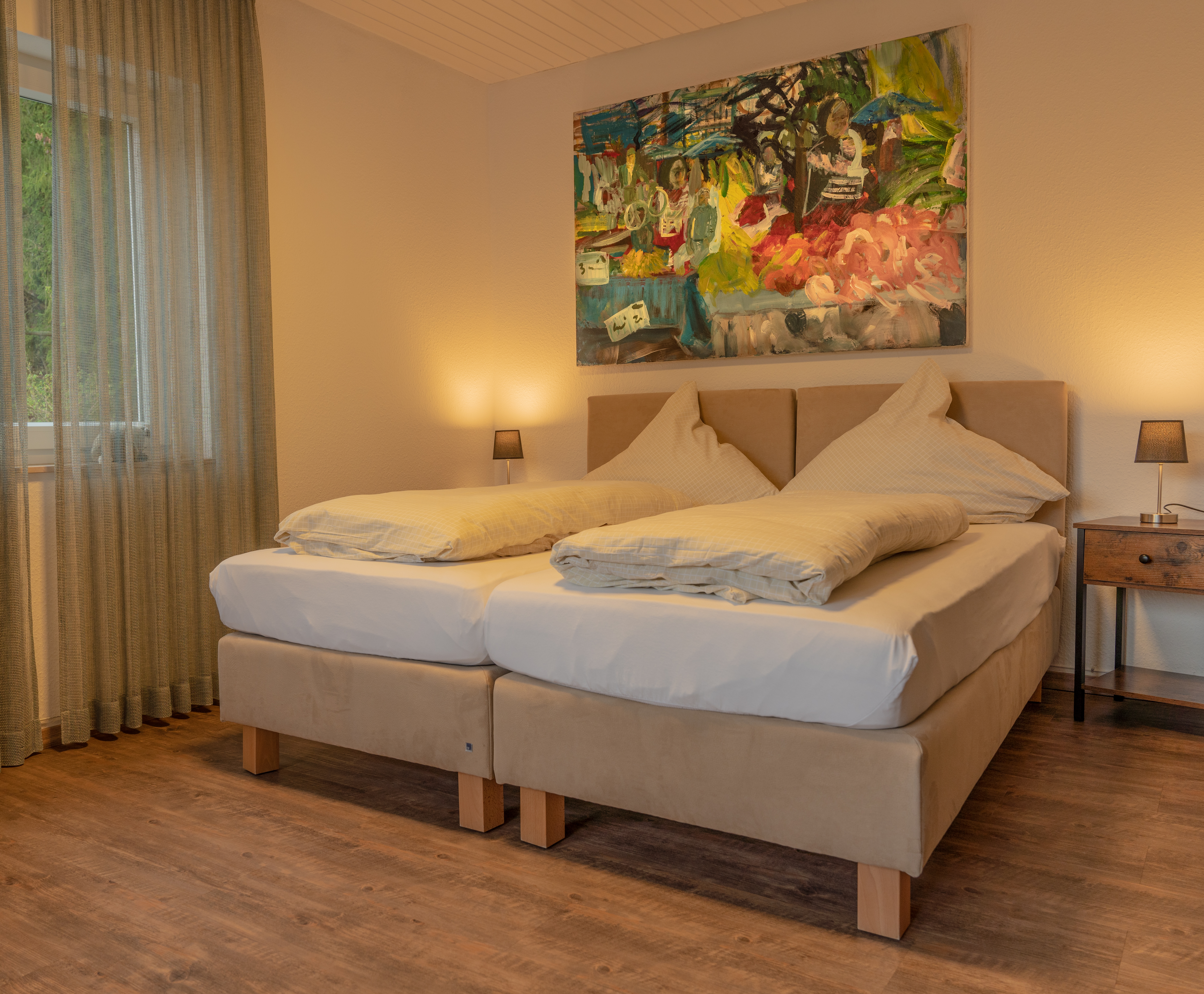 Urlaub-mit-Hund: Doppelzimmer mit Balkon - Landhotel Baumwipfel - Wohnen | Schlafen