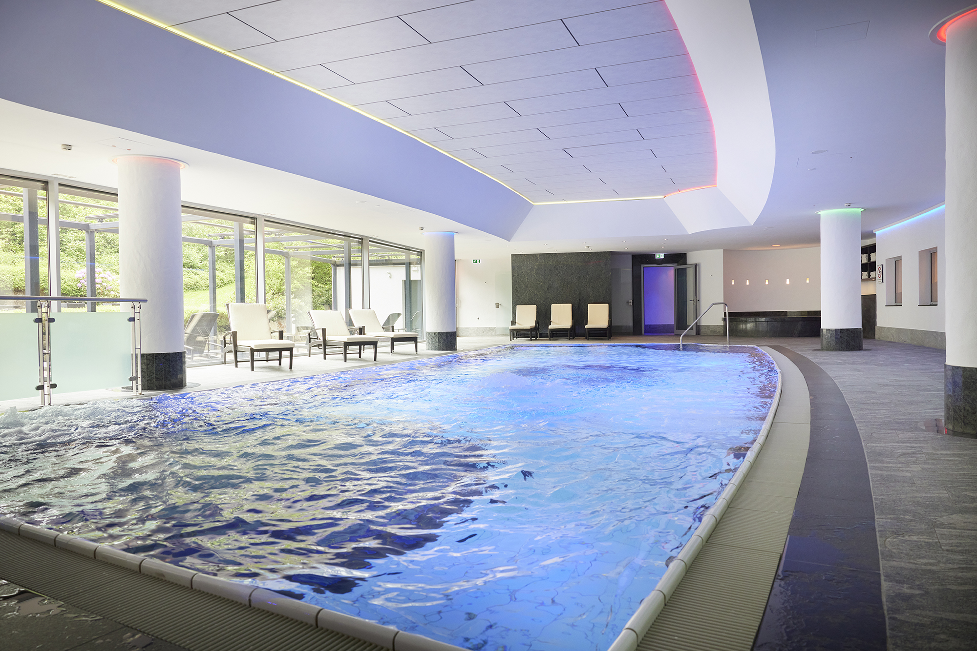 Urlaub-mit-Hund: Schwimmbad - Sauerland Stern Hotel - Wasser | Wellness