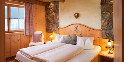 Hundehotel - Tauplitz - Schlafzimmer mit Doppelbett - Almdorf Flachau