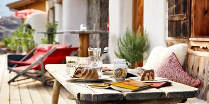 Hundehotel - Tauplitz - Nachmittagsjause auf der eigenen Terrasse genießen - Almdorf Flachau