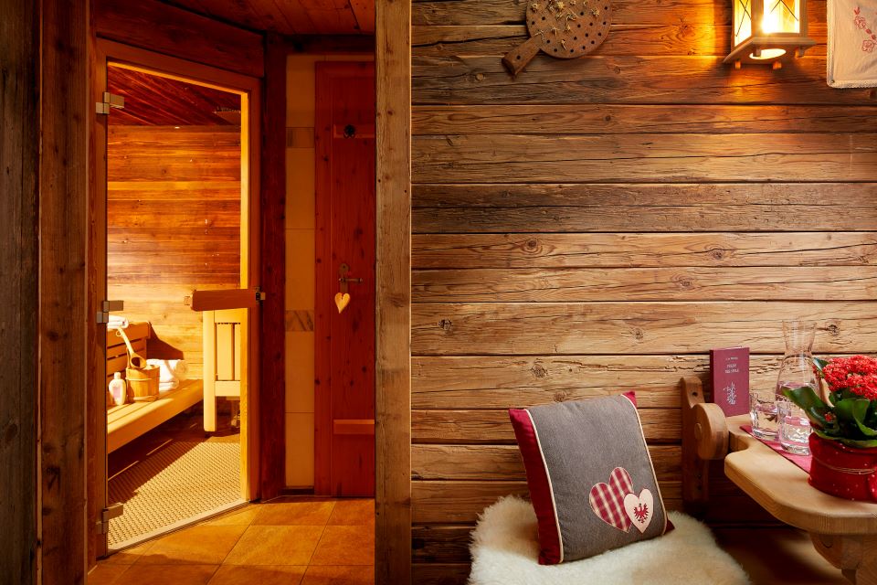 Urlaub-mit-Hund: eigene, private Sauna in der Hütte - Almdorf Flachau - Wasser | Wellness