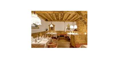 Hundehotel - Pools: Schwimmteich - Speisen Sie genussvoll in einer unserer Stuben. - Alpenhotel Speckbacher Hof GmbH