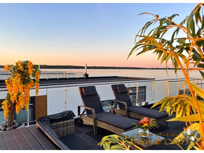 Hundehotel - Schwerpunkt: Städtetrips - Fischland - gut ausgestattete Sonnenterrasse - well equipped sun terrace - Coco de Mer