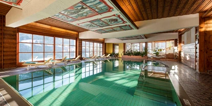 Hundehotel - Doggies: 3 Doggies - Das Hallenbad im Hotel St. Oswald
 - Hotel St. Oswald