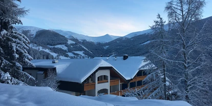 Hundehotel - Doggies: 3 Doggies - Das Hotel St. Oswald im Winter - Hotel St. Oswald