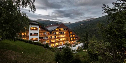 Hundehotel - Doggies: 3 Doggies - Abendstimmung im Hotel St. Oswald
 - Hotel St. Oswald