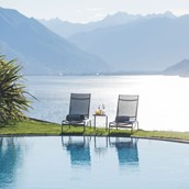 Hundehotel: Aussicht vom Pool über den Lago Maggiore - Parkhotel Brenscino Brissago