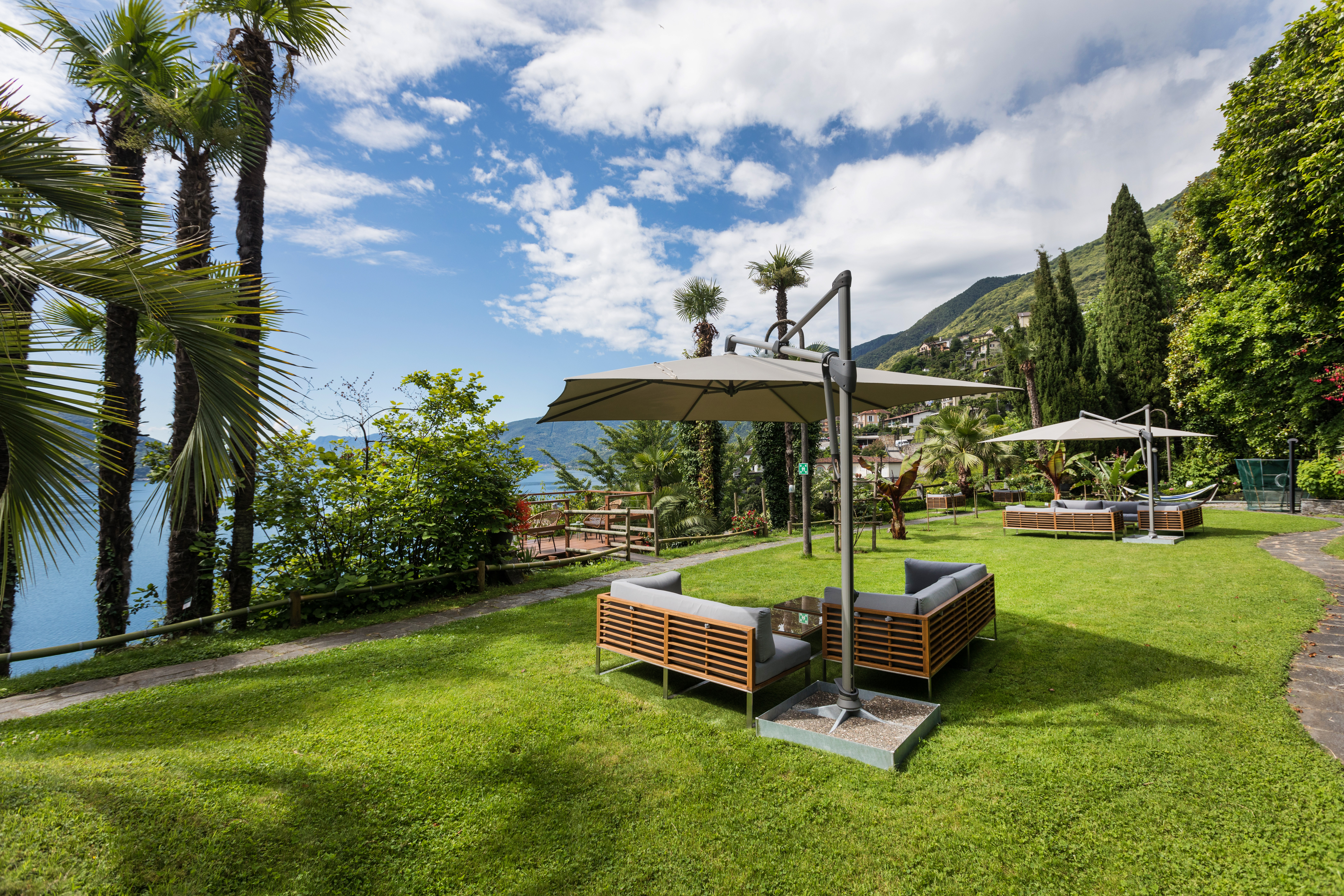 Urlaub-mit-Hund: Parkhotel Brenscino Brissago - Haus | Umgebung