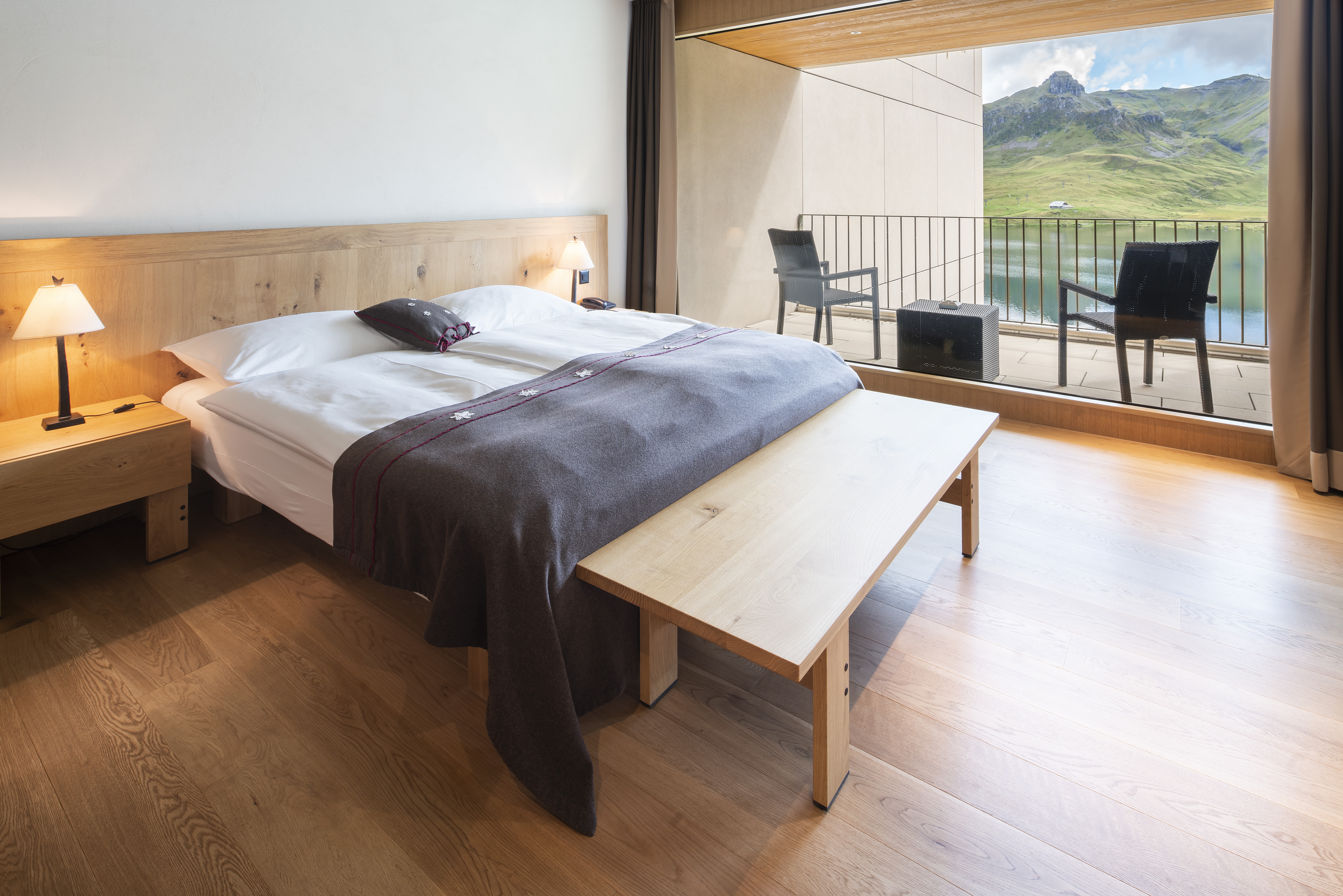 Frutt Mountain Resort Zimmerkategorien Seeblick Suite im ruhigen Mountain Lodge Flügel