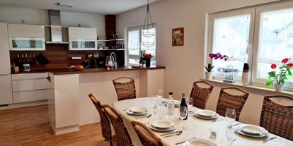 Hundehotel - Grill - Erkrath - Wohn- Essbereich mit offener Wohnküche - Monteur- und Ferienwohnung Gästehaus Rhein-Main Ferienwohnung